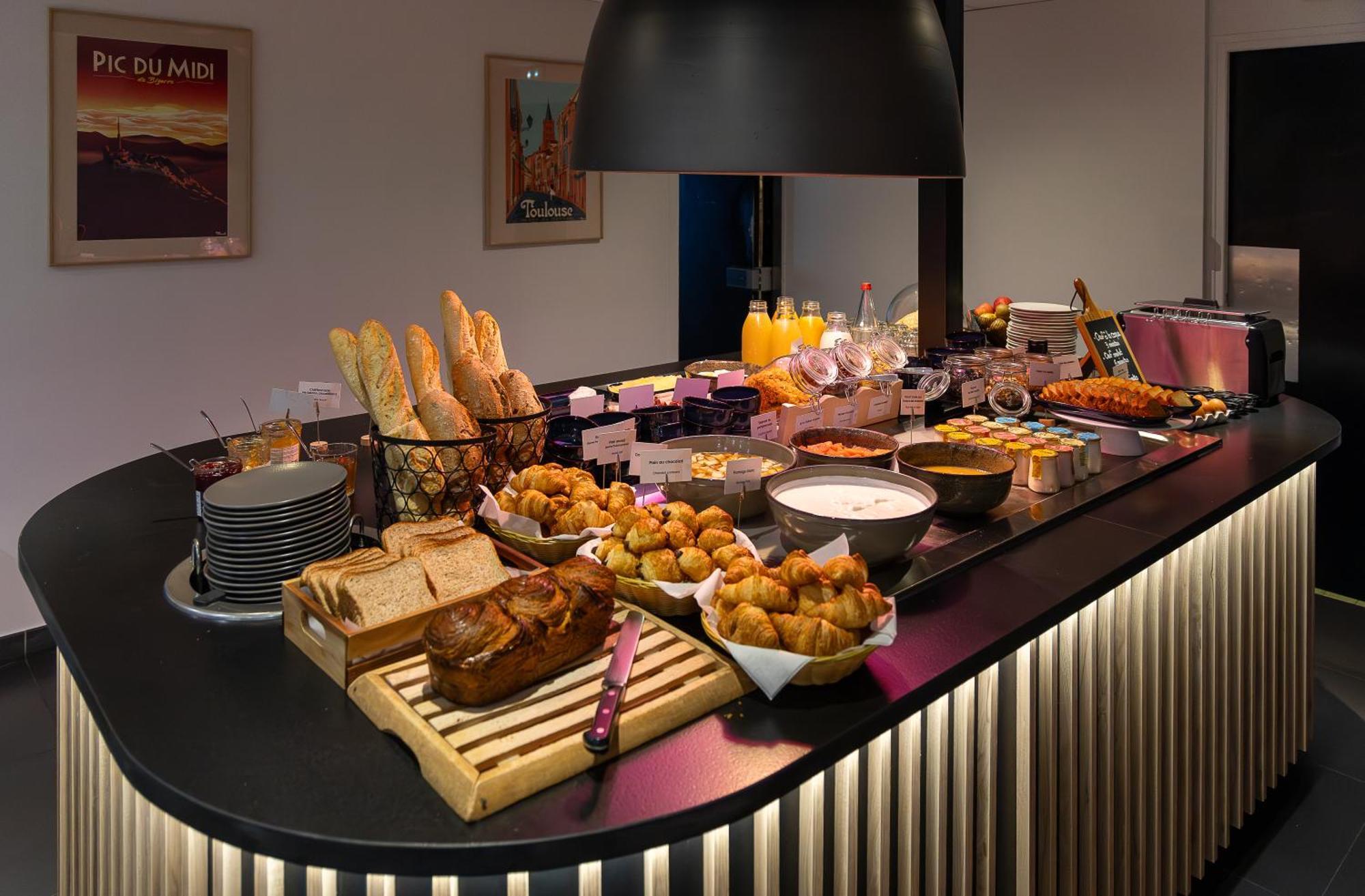 Hotel Campanile Toulouse - Blagnac Aeroport Zewnętrze zdjęcie